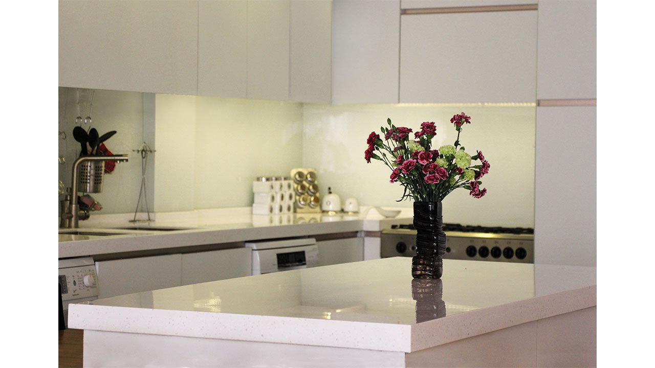 Kitchen Design White Theme Flower Jar on Kitchen Island